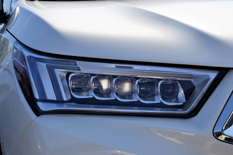 moto-EVENOS-min_acura-headlamp-2834131